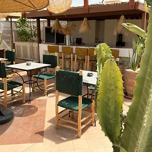 Riad N's & *****
